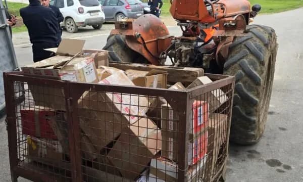 Ndalohet traktori që dyshohet se hyri ilegalisht nga Serbia në Kosovë, kapen mallra të kontrabanduara në vlerë mbi 5 mijë euro