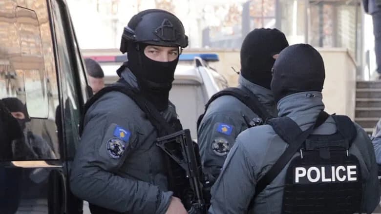 Prokuroria e Pejës dhe njësiti antidrogë në aksion: Zbulohet laborator i madh i drogës në një fshat