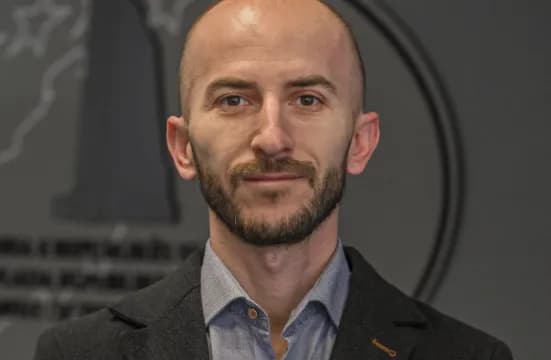 Raportimet për veturën e blinduar 500 mijë euro të kryeministrit, Manxhuka: Nuk qëndron – veturat publike janë asete shtetërore