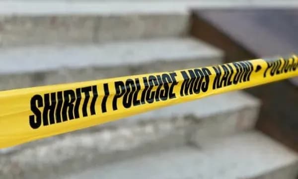 Rasti tragjik në Skenderaj, Policia: Babai e gjeti djalin të asfiksuar, pa shenja jete