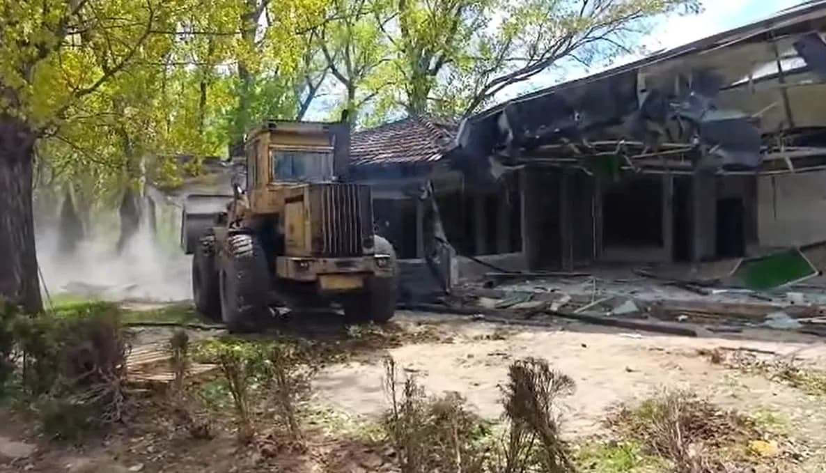 Rrënohen garazhet, Trepça nis zgjerimin e parkingut në Terminalin Doganor
