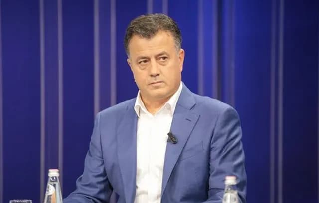 Sekretari i Përgjitshëm i PD akuzon dy efektivë policie: Më sulmuan në protestë dhe do japin llogari për dhunën ndaj opozitarëve