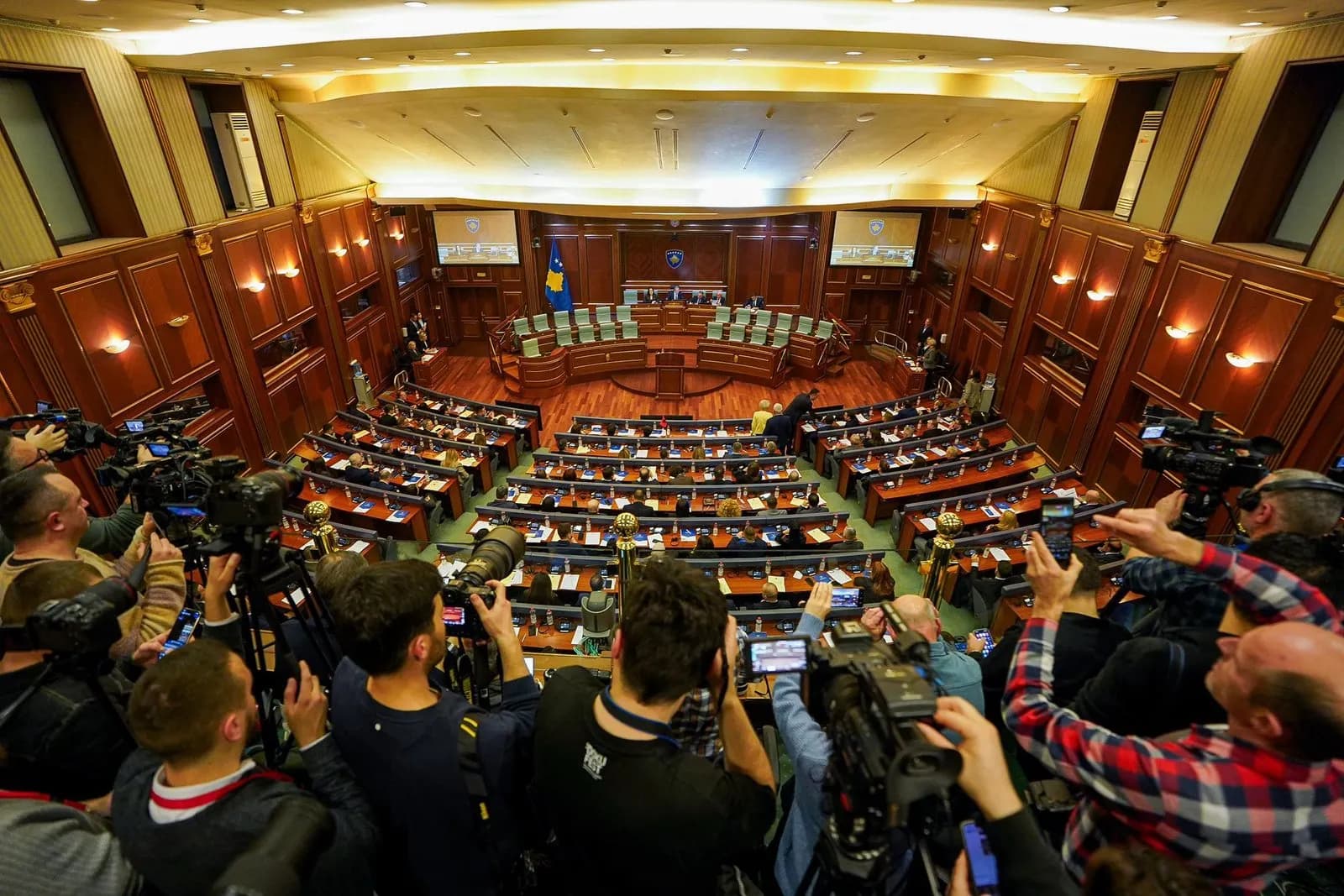Të premten seanca e radhës: Partitë pa marrëveshje për presidentin dhe rezolutën për luftën