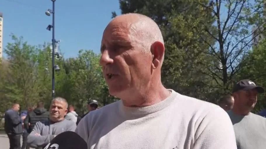 “U hoq nafta falas”, fermerët e Shqipërisë protestojnë para Ministrisë së Bujqësisë