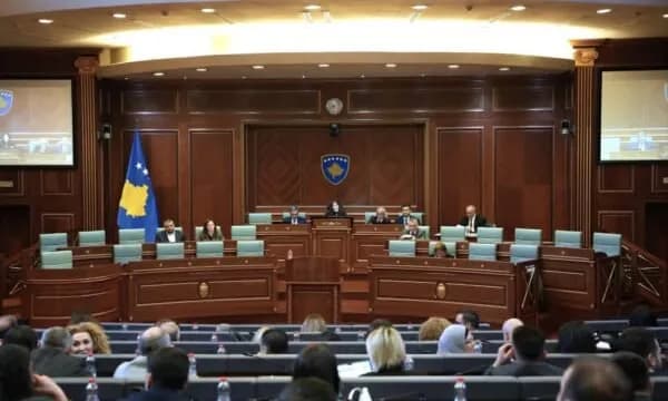 VV i duartroket Kurtit kur i drejtohet opozitës që s’është në sallë: Ejani na ndihmoni që t’i kemi veç dy pozita
