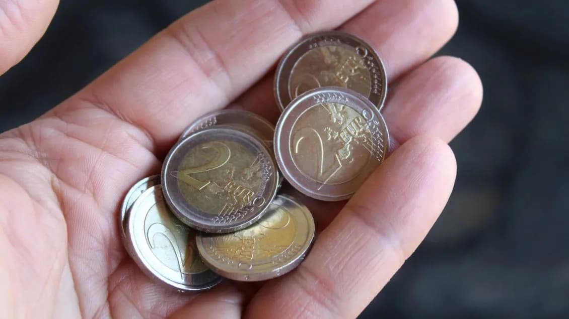 2 euro fals, persona të panjohur dyshohet se deponuan qindra monedha në Prizren