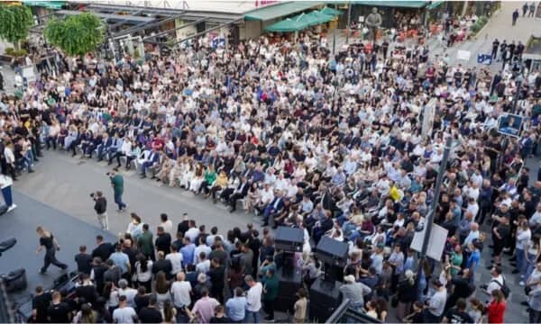 Abdixhiku publikon fotografitë nga tubimi në sheshin e mbushur plotë qytetarë: Lipjani zemër