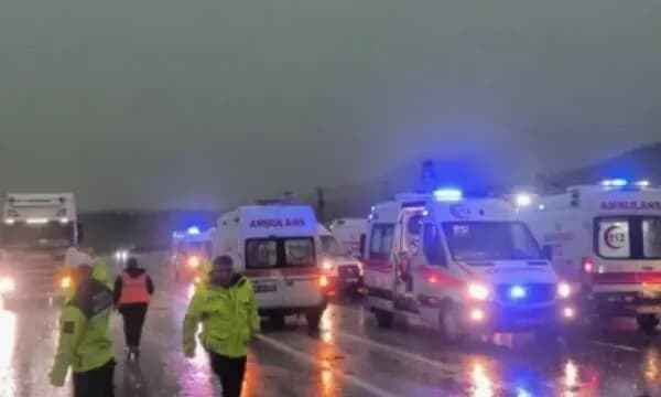 Aksident i rëndë në Turqi, përmbyset autobusi, raportohet për viktima dhe të plagosur