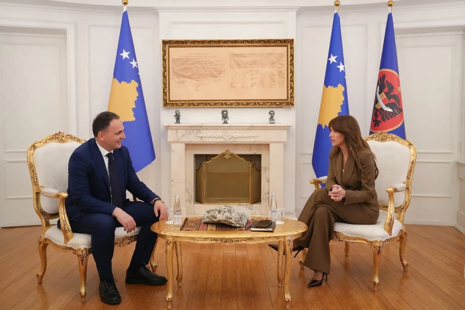 Albulena Haxhiu takohet me kreun e AKI-së, flasin rreth sigurisë