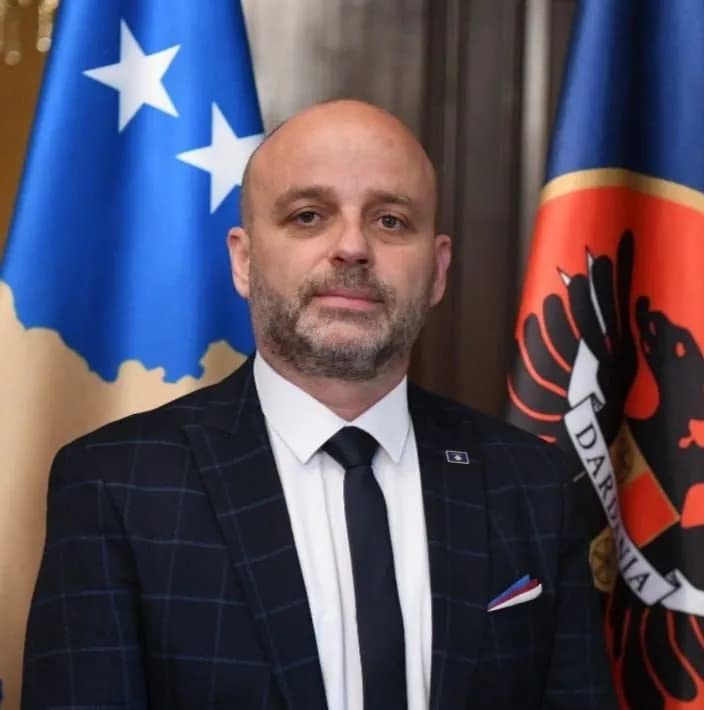 Arifi i GUXO-së ironizon me ish-anëtarët që iu bashkuan Osmanit: Në një rast mu pat kriju përshtypja se kanë me u rrokë për flokësh edhe pse Haxhia ska pas flokë