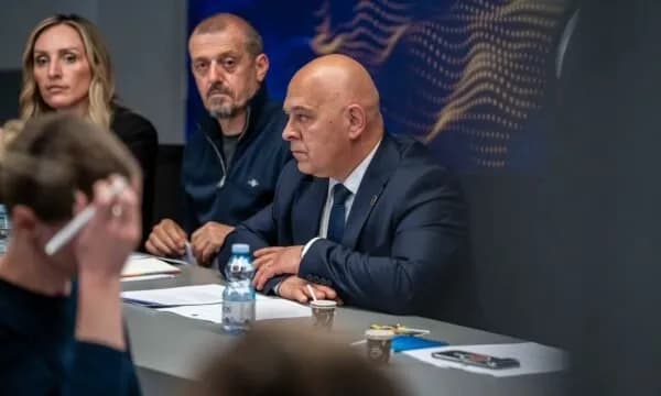 Bartës i listës së AAK dhe kandidat i saj për Kryeministër, Gjini: E pranoj me përgjegjësi të lartë dhe nder