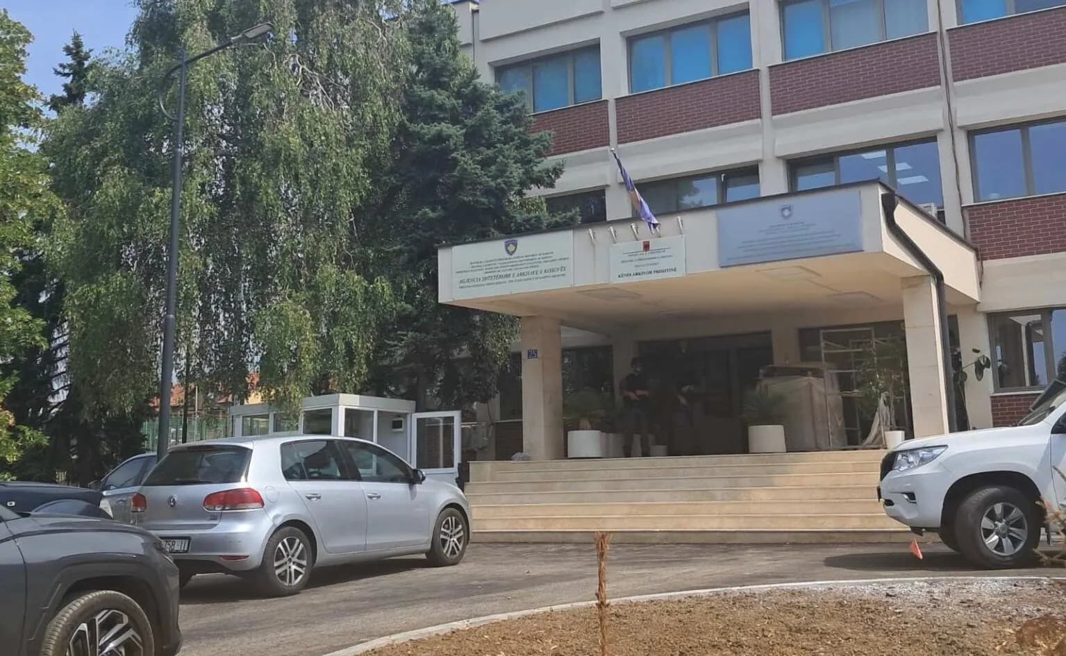 Bastisjet te Agjencia Kadastrale: Një i arrestuar për dallaveret me prona