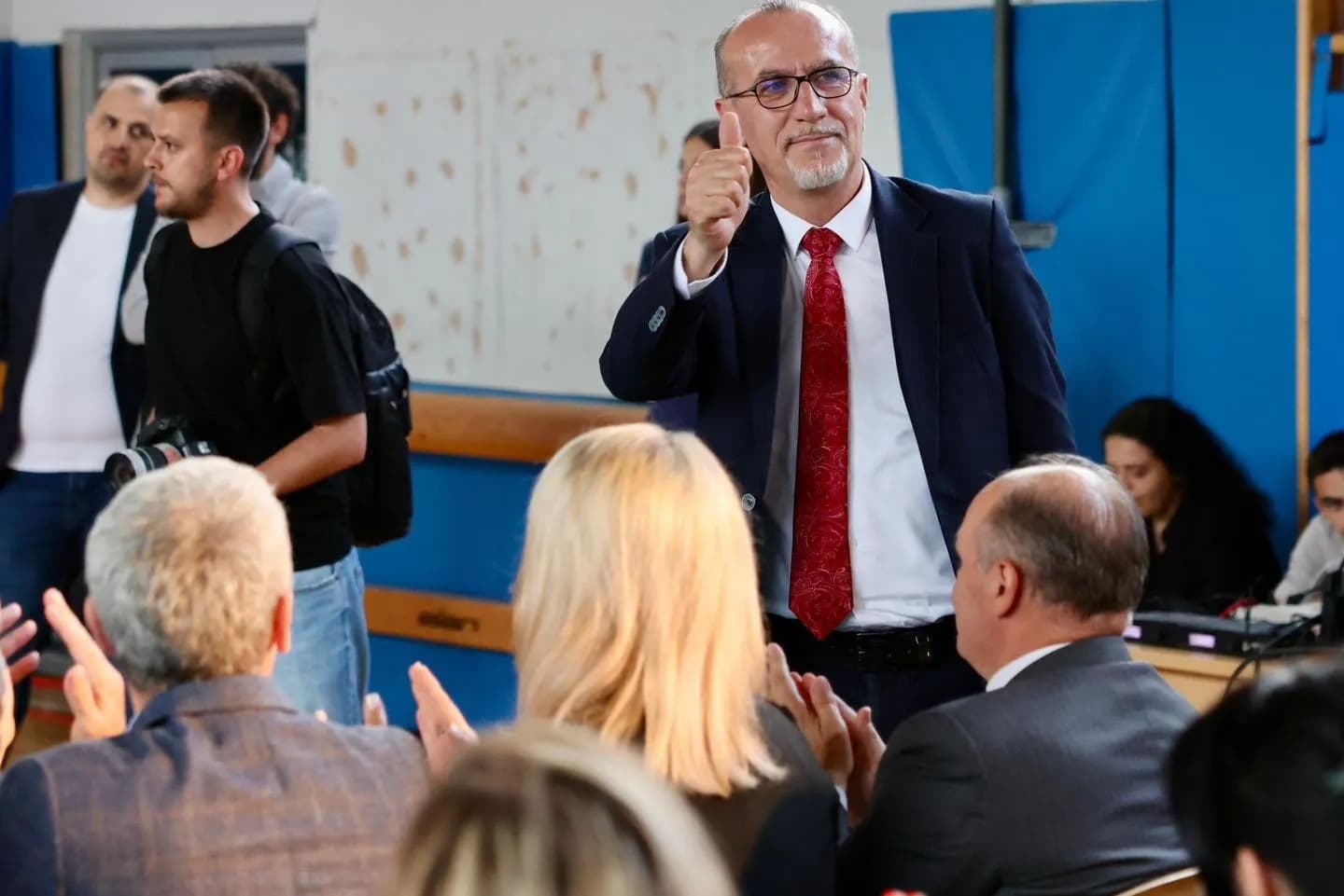 Bekim Haxhiu nis takimet me qytetarë në Dardani: Do ta ndalim krizën dhe do ta ndryshojmë Kosovën