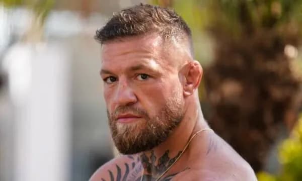 Conor McGregor rikthehet në UFC pas pesë vitesh, do të përballet me Max Holloway