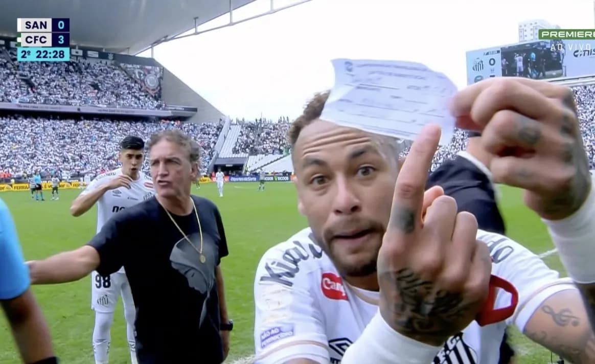 E nxorën gabimisht nga loja, Neymar reagon ashpër- u tregon një letër kamerave