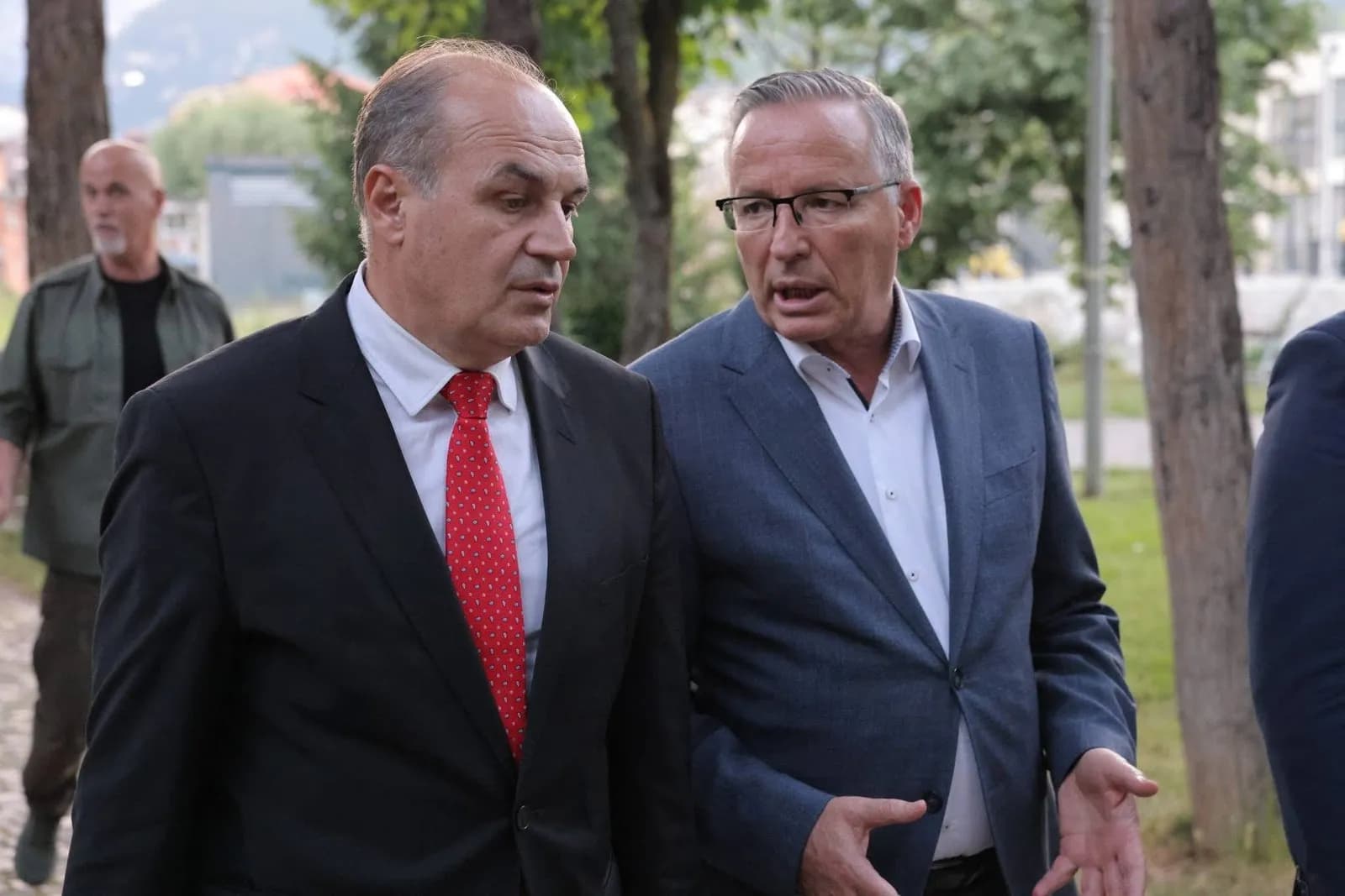 Enver Hoxhaj për Gjakovën e Pejën: Energjia që pamë sonte tregon se qytetarët duan një drejtim të ri për Kosovën