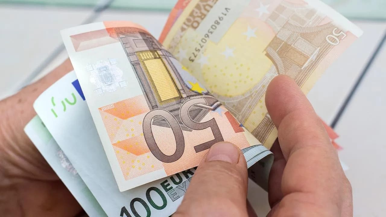 Gjilan: Thyhet kasaforta e qendrës tregtare, vidhen 12 mijë euro