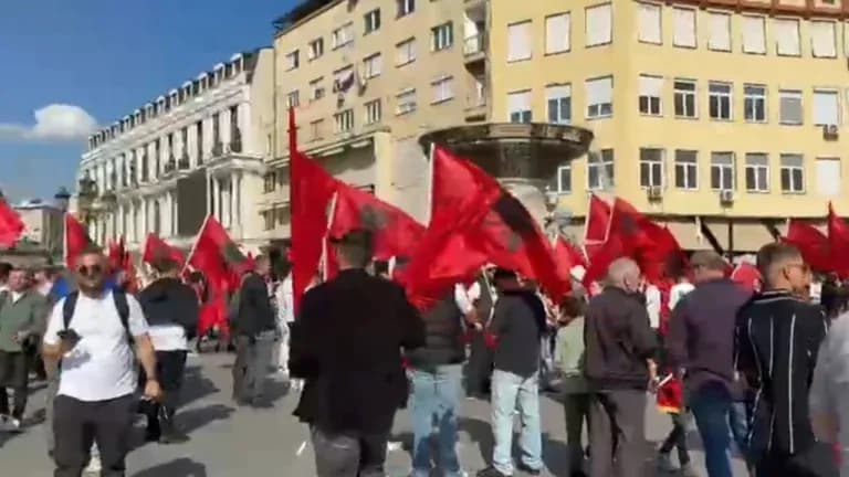 “Gjykatë destabiluzese”, studentët me aksion para Gjykatës Kushtetuese të Maqedonisë së Veriut