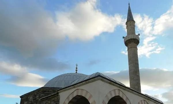 Hajni vjedh në një xhami në Viti, arrestohet nga policia
