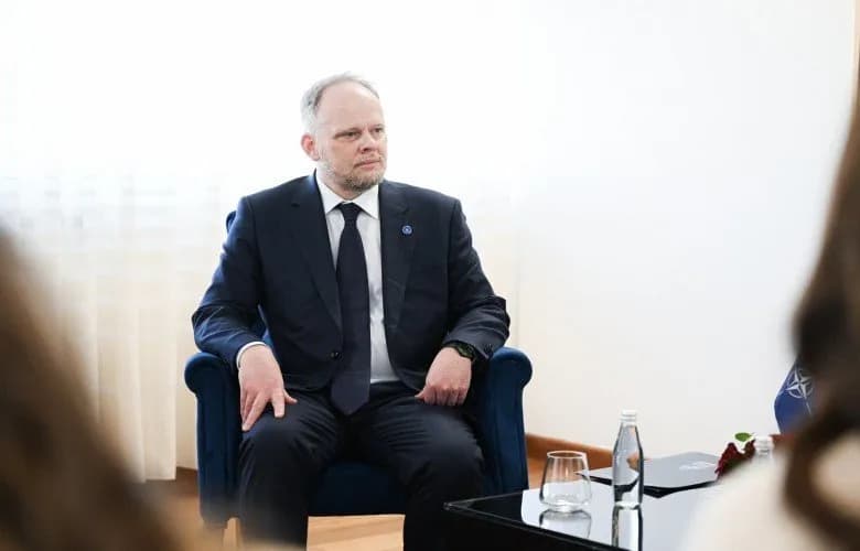 Hamilton: Angazhimi afatgjatë i NATO në Kosovë mbetet jetik për stabilitet
