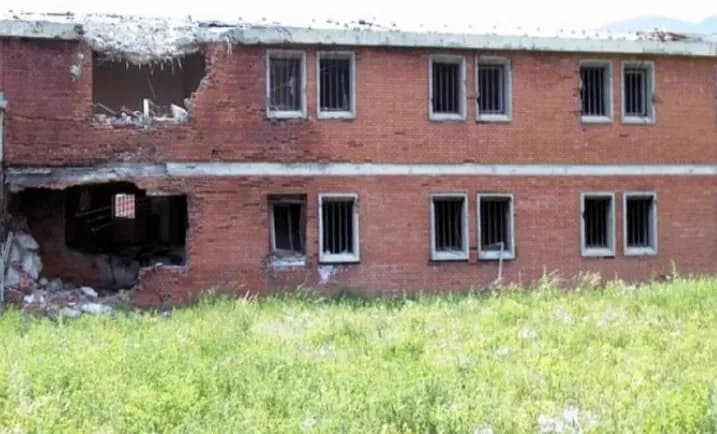 Homazhe në Burgun e Dubravës për viktimat dhe të mbijetuarit e masakrës së vitit 1999