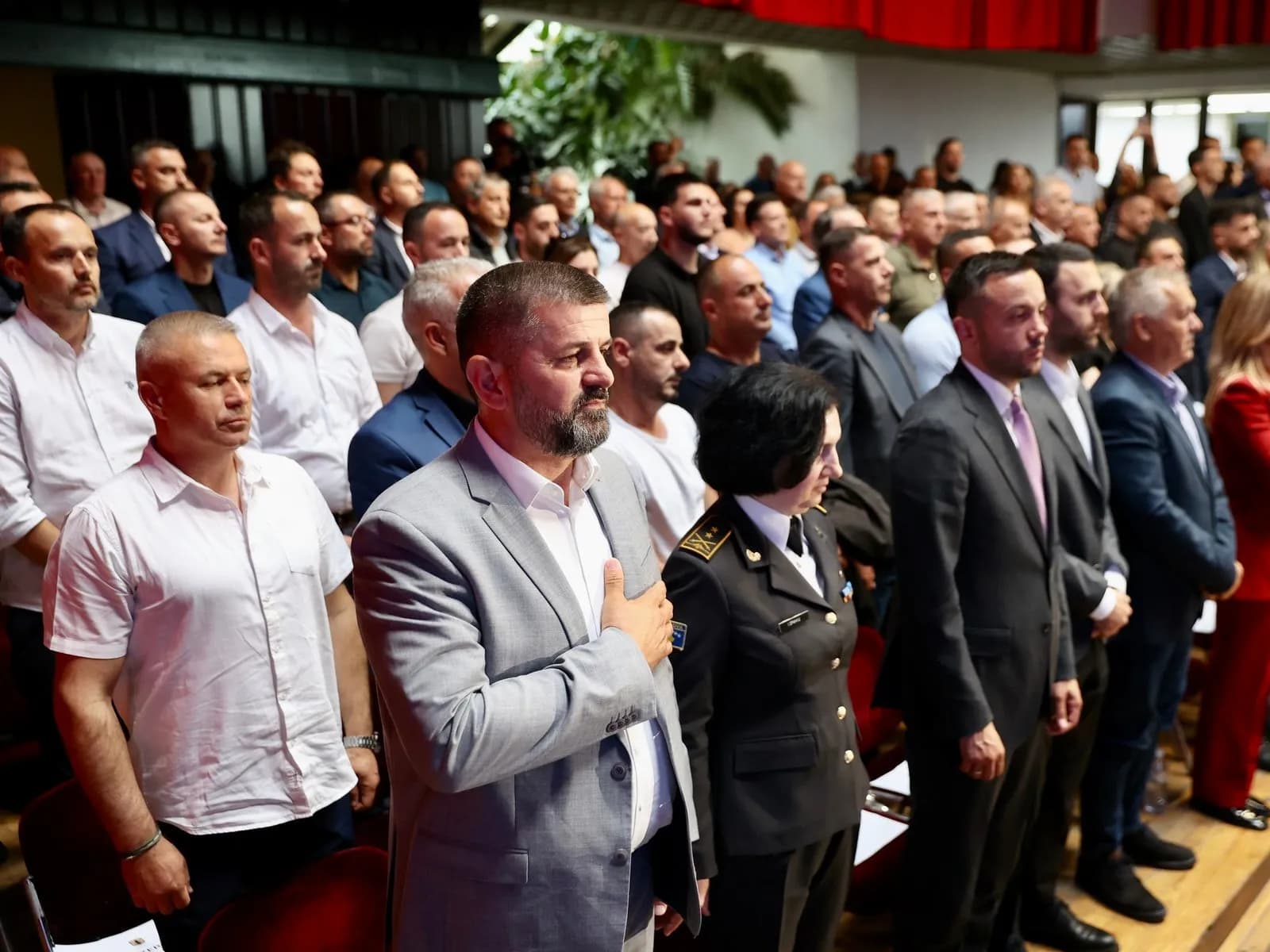 Isak Neziri përkujtoi heronjtë Fehmi e Xhevë Lladrovci në përvjetorin e lindjes së tyre