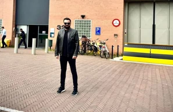 Këngëtari Asim Gashi viziton ish-drejtuesit e UÇK-së në Hagë