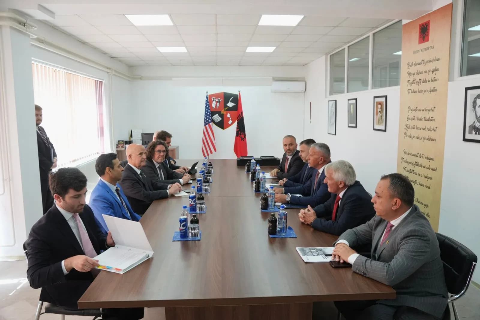 Kongresistët amerikanë në Luginë, priten në Këshillin Kombëtar Shqiptar