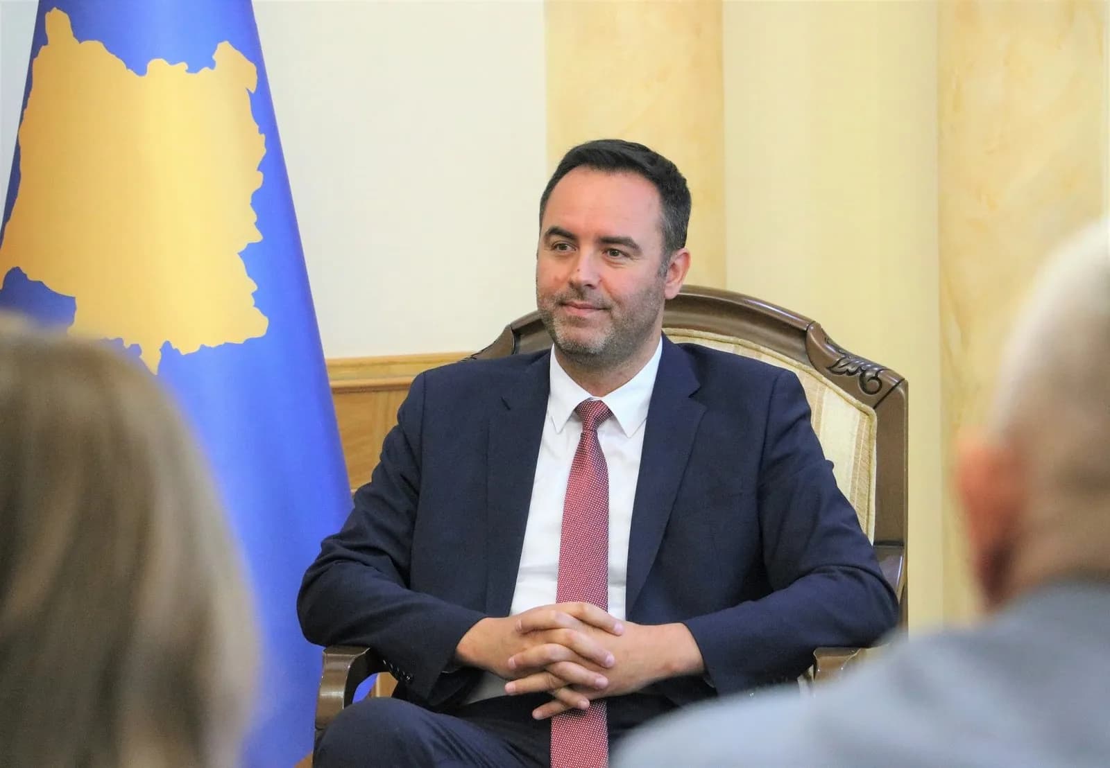 Konjufca: Vjosa Osmani po dëshiron me frikësu popullin me Serbinë dhe duke e mbrojt Amerikën nga Albin Kurti