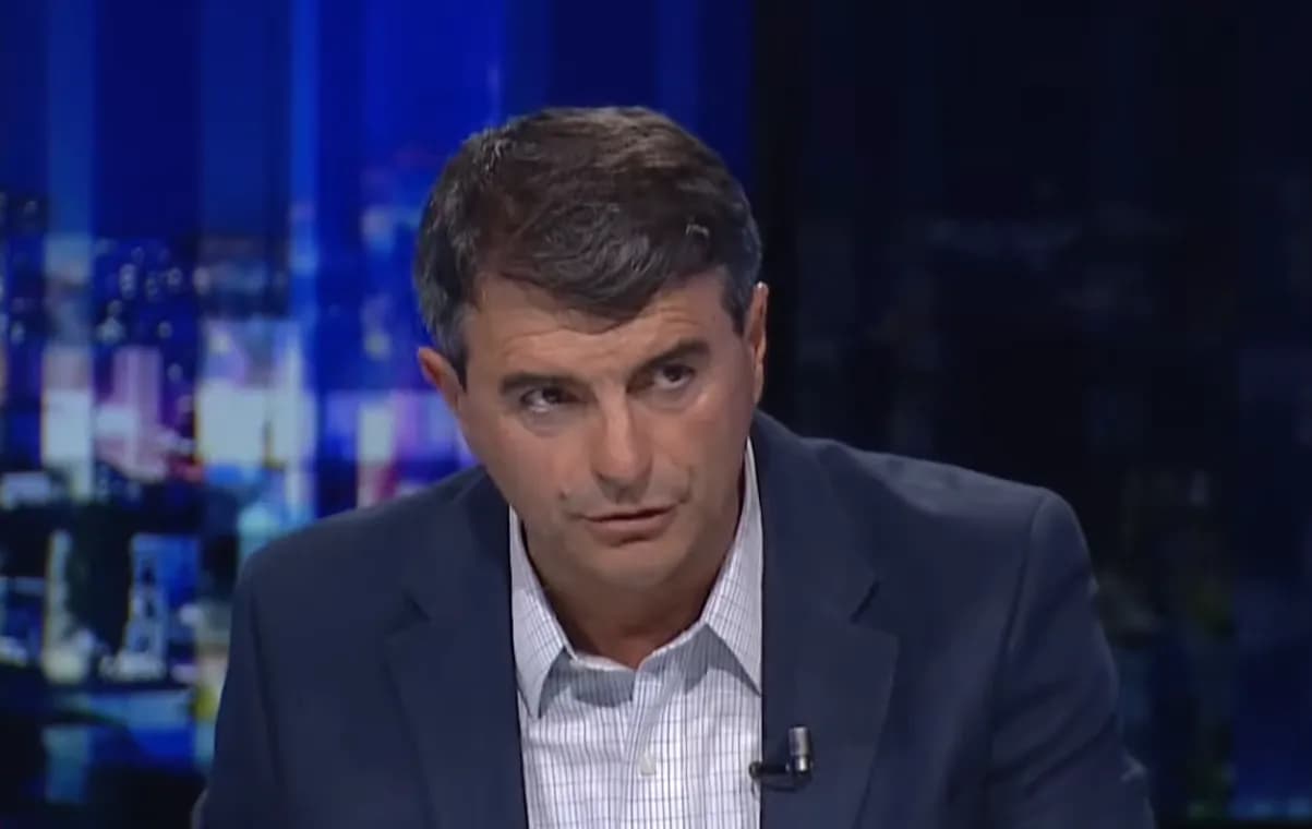 Krasniqi: Kurti është kombinim i sehirbazit dhe matrapazit, i rrejke edhe pleqtë nëpër oda