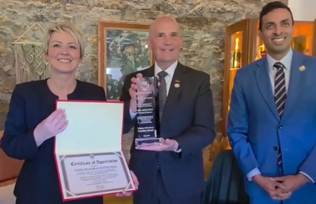 Kryetarja e Preshevës ndan pamje nga pritja e dy kongresistëve amerikanë: Zëri i Luginës sot u dëgjua te ata që marrin vendime të mëdha
