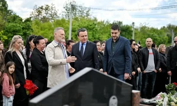 Kurti përkujton të vrarët në masakrën në Nabërgjan të Pejës: Pa drejtësi, plagët mbetën të hapura