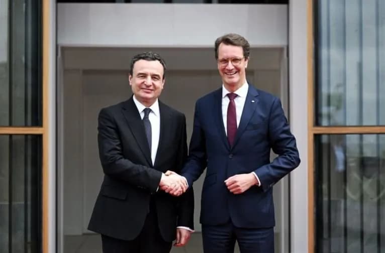 Kurti takohet me kryeministrin e landit Nordrhein-Westfalen, Wust