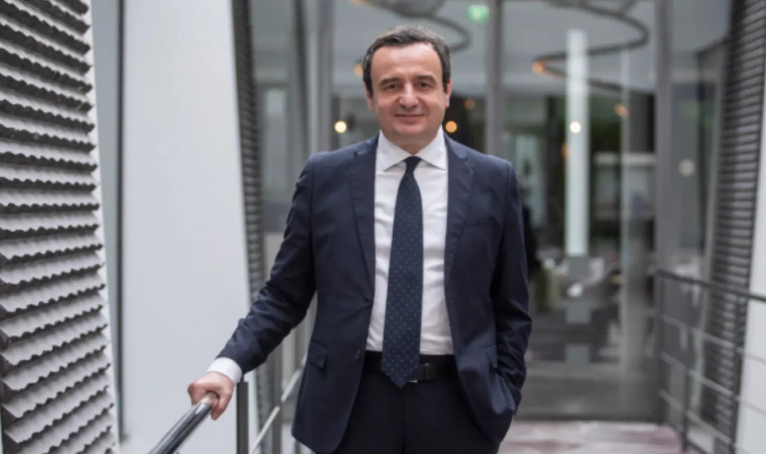 Kurti udhëton për në Armeni, do të marrë pjesë në Samitin e Komunitetit Politik Evropian