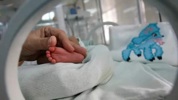 Mbi 6 mijë lindje në tre muajt e parë të vitit në Kosovë, dominojnë meshkujt