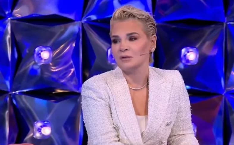 Monika Kryemadhi tregon çfarë i thonë fëmijët për daljet e saj televizive: Kur del ti në TV jemi të tmerruar