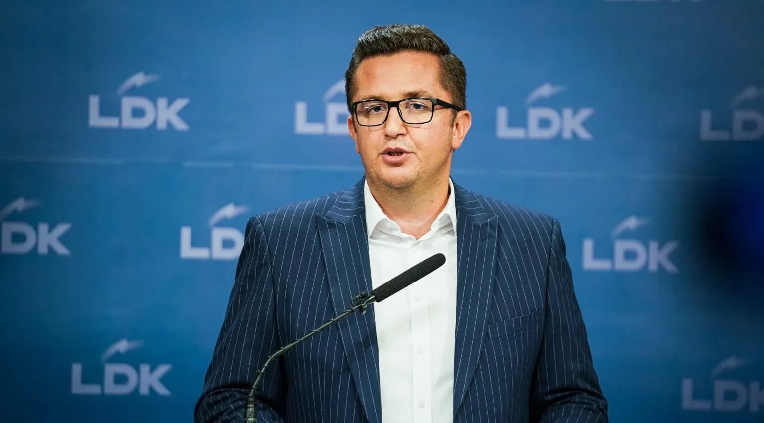 Mustafa – Konjufcës: Një grua mund të jetë frizerkë, nënë e presidente, por dikush që ofendon gratë veç burrë jo