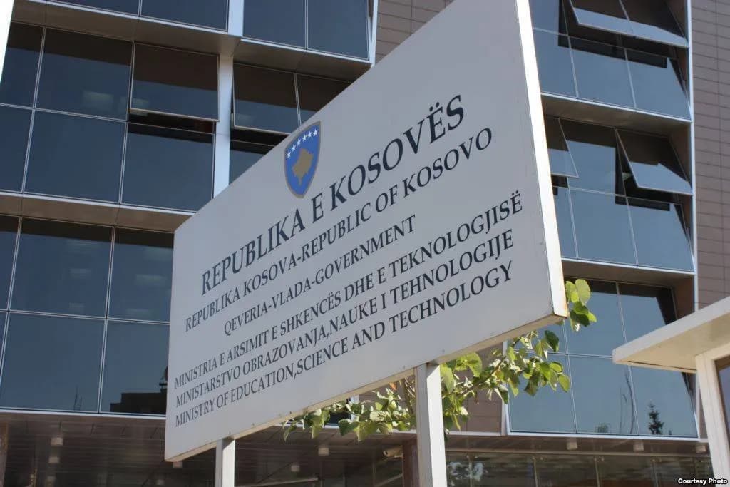 Ngacmimi seksual nga drejtori i shkollës, MASh: Të trajtohet me prioritet
