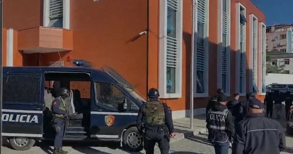 Operacion antidrogë në Elbasan, 26 persona të arrestuar, sekuestrohen kokainë dhe kanabis