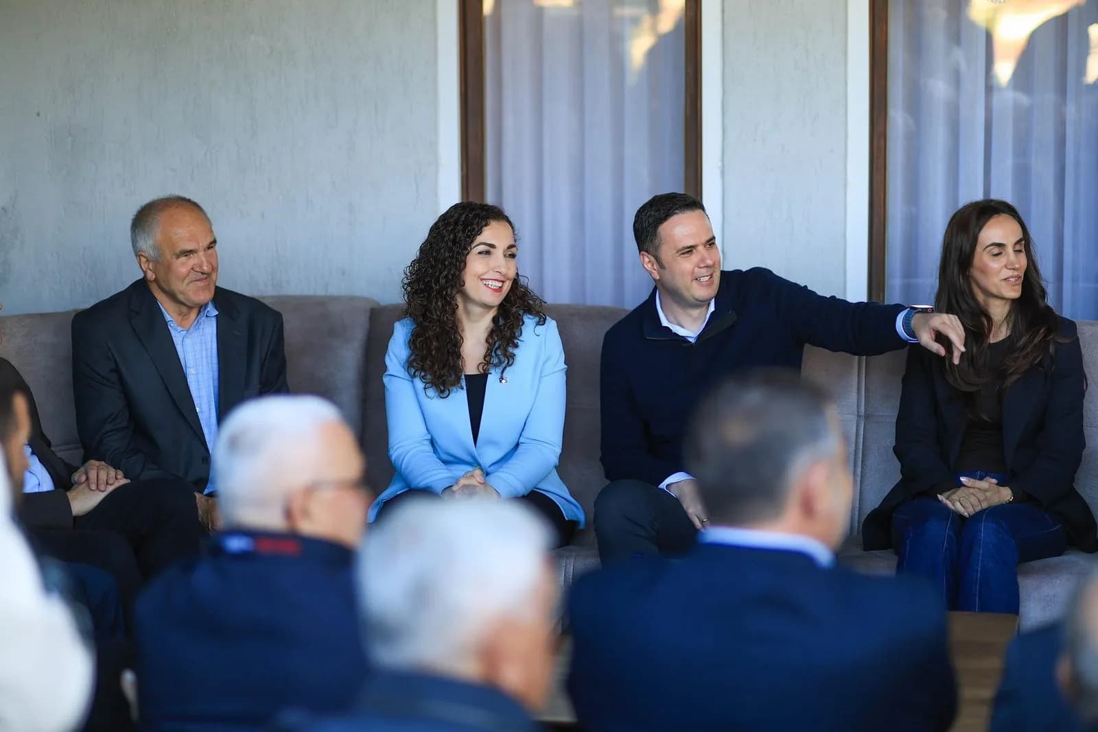 Osmani viziton tri familje në Prishtinë: Forca më e madhe e Kosovës janë njerëzit e saj