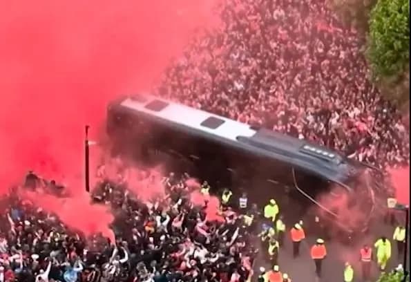 Pritje “heronjësh” për lojtarët e Arsenalit para ndeshjes me Burnleyn