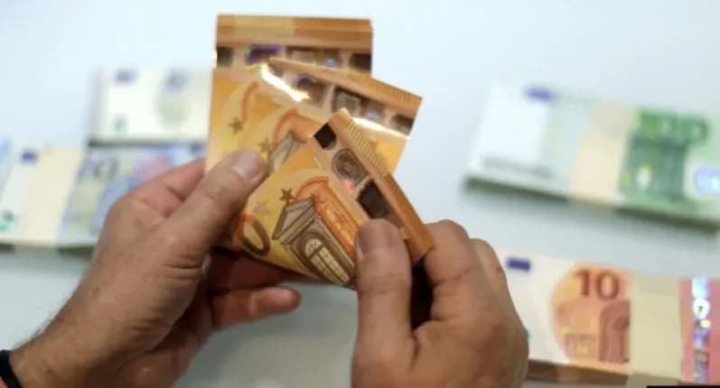 Qytetarët të zhytur në kredi: Vlera e huave bankare arrin miliarda euro