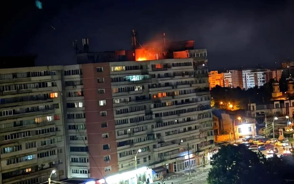 Raportohet se droni rus ka goditur një ndërtesë banimi në Rumani, disa të plagosur