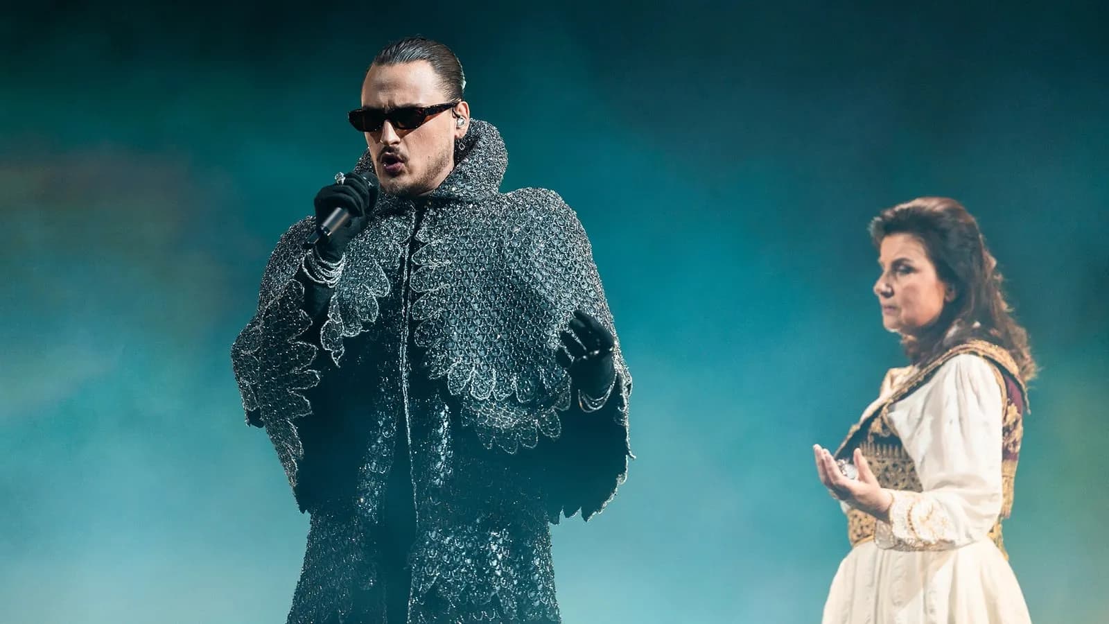 Sonte Finalja e Eurovision 2026, Alis i pesti në skenë me “Nân”