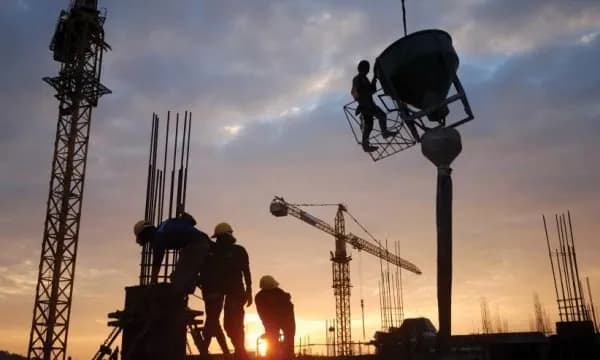 Vdekja e 31-vjeçarit në Vushtrri pas rënies nga objekti, Policia: Është iniciuar rast rrezikimi i sigurisë në vendin e punës