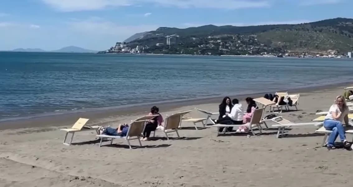 Vizitorë të shumtë nga Kosova në bregdetin e Shëngjinit
