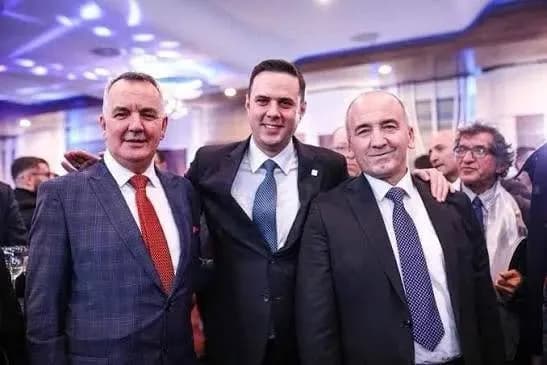 Abdixhiku për Muhaxherin e Ahmetin: Kam hy në zjarr për ta, i kam ruajtur kur kanë bërë gafa