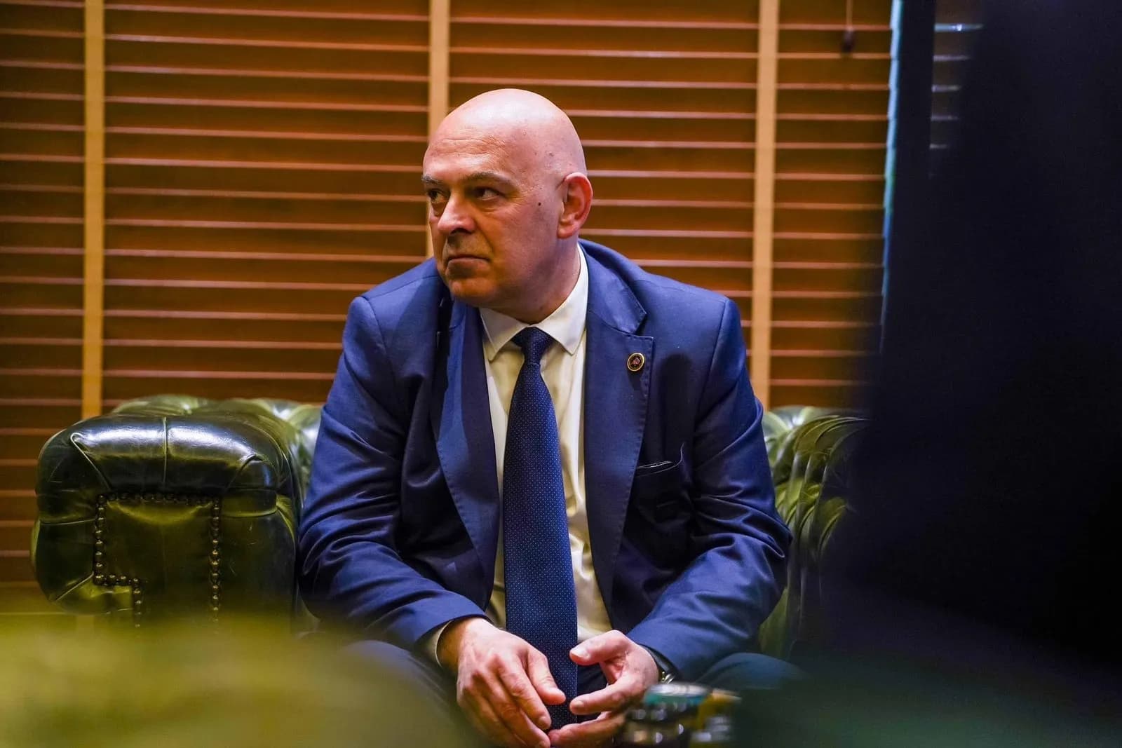 Ardian Gjini thotë se do e dorëzojë mandatin e deputetit: Kam edhe pak punë në Gjakovë