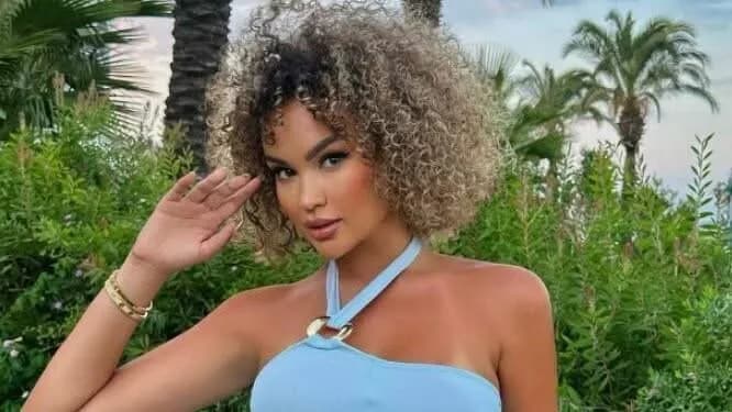Arta Elezaj mahnit me linjat trupore në imazhet e fundit me bikini