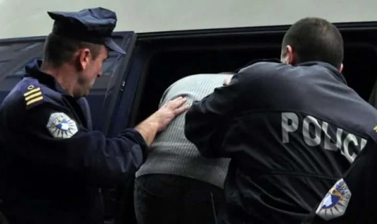 Bie në pranga 62-vjeçari në Prizren, i dënuar me mbi 2 vjet burg për mashtrim